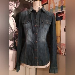 GUESS long sleeve denim snap button top